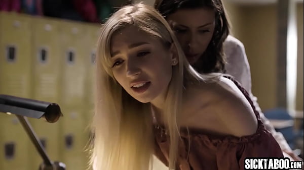 After talking lesbians enjoyed pussy licking  