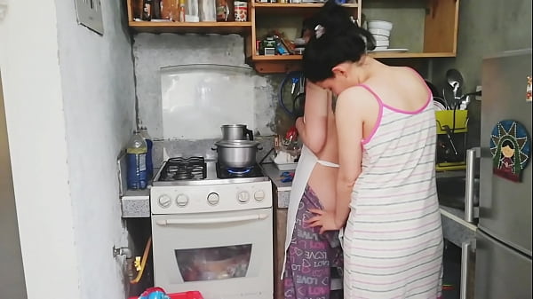 Estoy en la cocina y le lam&iacute; el co&ntilde;o!!