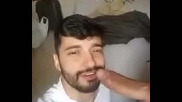 Cacetona branca entupindo minha boca gulosa