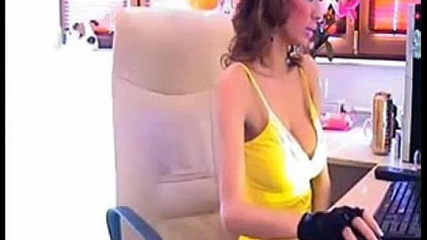 Babe fingering webcam