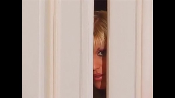 Crazy blonde bitch gets fucked while being hunged