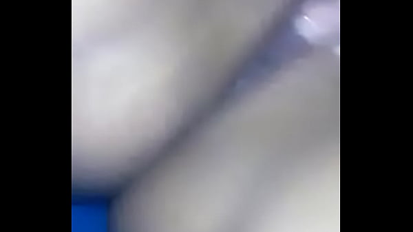 SE MASTURBA EN SU CUARTO