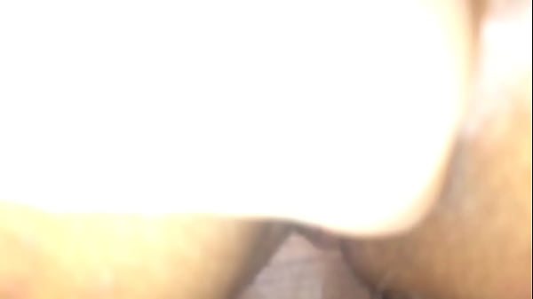 Faxineira casada quer gemer no pau do amante.  