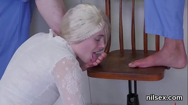 Wild bitch gets her fuckholes gaped and deeply fucked 