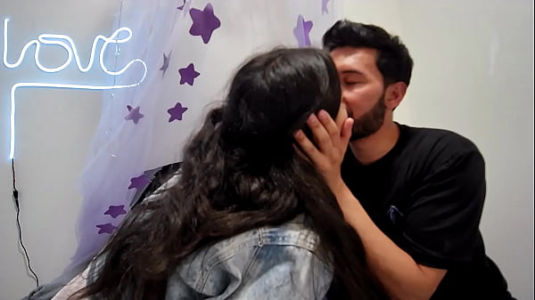 Cogiendo a mi novia en falda con grandes nalgas hermosa latina