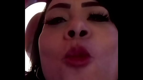 Soraya em seu cafofo. Filmes novos aqui.