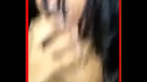 morita con linda sonrisa isfruta montando