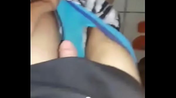 menino novinho se mostrando