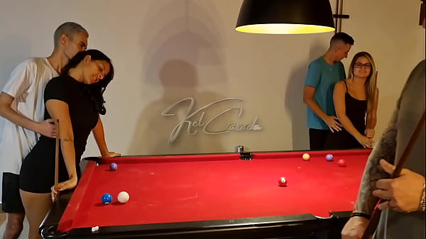 Apostamos com as meninas na sinuca que quem perdessem teria que pagar um castigo, o delas foi dar pra n&oacute;s!