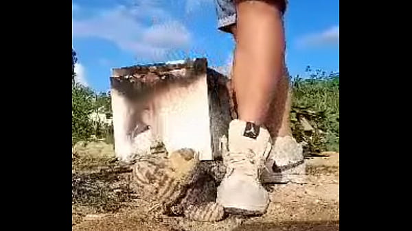 Sneakers cum pel&uacute;cia destroi p&eacute; chul&eacute; 