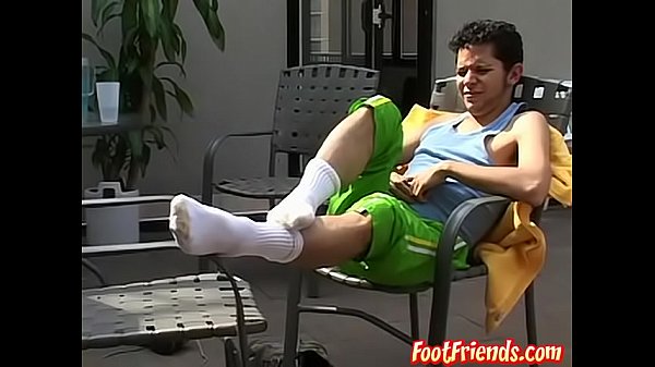 Rodrigo presents his feet