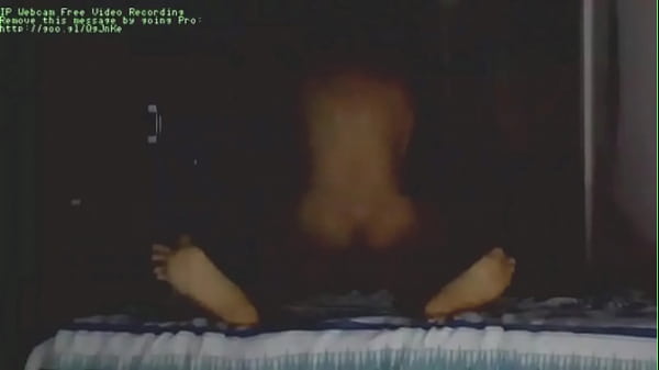 Marido assiste do trabalho esposa ter seu cu cheio de porra para que ele possa tomar  