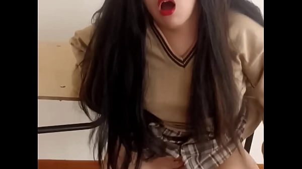 CASERO de COLEGIALA!! SALIENDO DEL SALON DE CLASE para DETONAR esas NALGUITAS de COLEGIO en Varias Posiciones! Y SU AMIGA LES GRABA FOLLANDO!