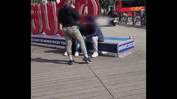 Chasse a l'inconnu j'essais de trouver des mecs pour leur sucer la bite