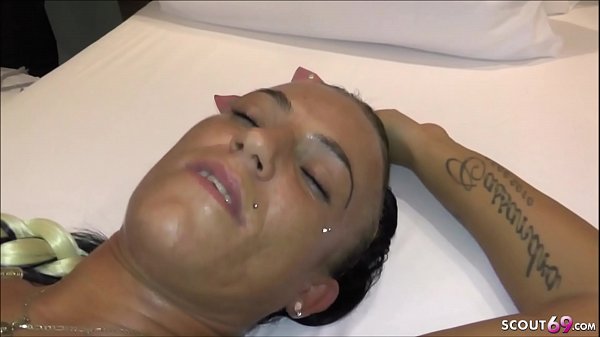 TEENY LAESST SICH FUER TASCHENGELD IM HOTEL OHNE GUMMI FICKEN UND DABEI FILMEN  