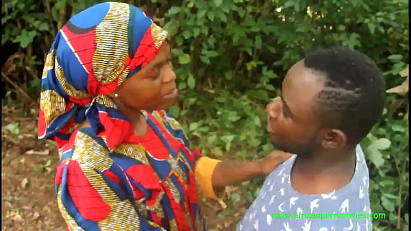 la femme adult&egrave;re du village.  Dans un village d'Afrique, cette femme trompe son mari et joue un r&ocirc;le aupr&egrave;s des villageois.  elle embrasse m&ecirc;me publiquement dans les champs, dans la brousse et autres.  Vivez l'in&eacut