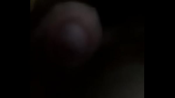 Piensa q soy mujer y me manda su pene  