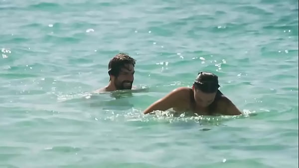 Regina Bland&oacute;n breasts scene