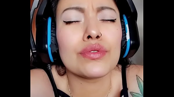 I LOVE TOUCHING MY PUSSY LIKE A PORN MOVIE STAR  