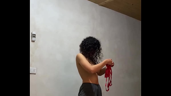 debo cambiarme bien la ropa y lavarme el co&ntilde;o para que mi esposo no se de cuenta que su jefe me folla todos los d&iacute;as