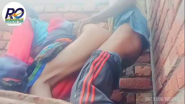 Bhabhi opened her saree and was fingering her pussy, when brother-in-law saw it, she started getting fucked secretly, Hindi audio, Claire Vaise