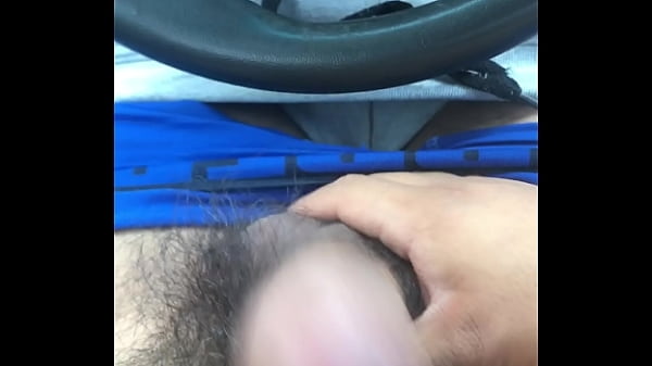 Masturb&aacute;ndose en publico 