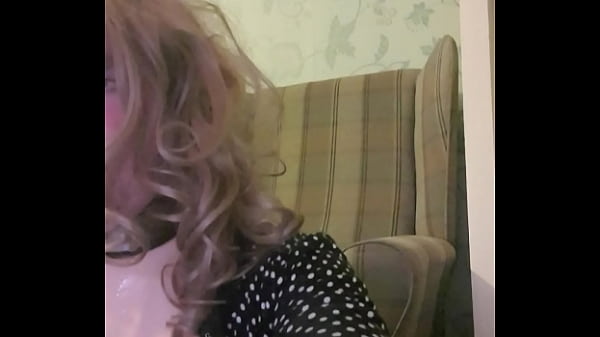 Trannys cum errupts onto her face for her people watching on cam