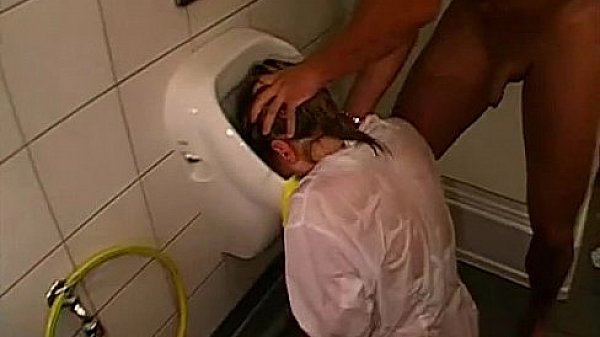 Slave gets pissing from dom