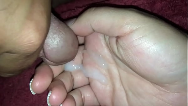 Cum in wife&rsquo;s hot hand
