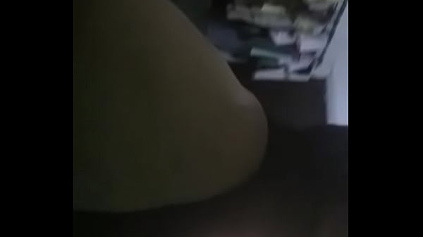 Cuarentona caliente con sexy boda se masturba y acaba con sus dedos