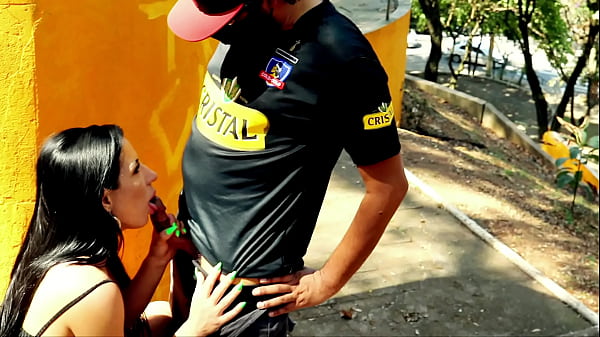 Putinha Gostosa pagando um Boquete na Pra&ccedil;a P&uacute;blica 