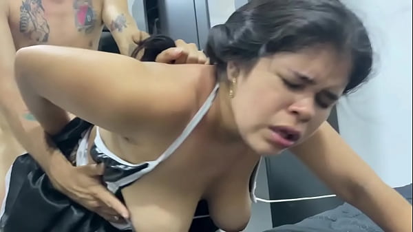 me follo a esa rica puta hasta corrernos 