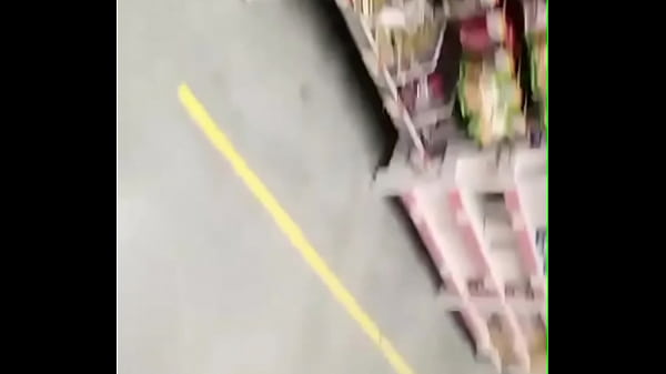 Voy al mall para comprar, consigo m&aacute;s productos por atrevida y ense&ntilde;ar la concha en p&uacute;blico