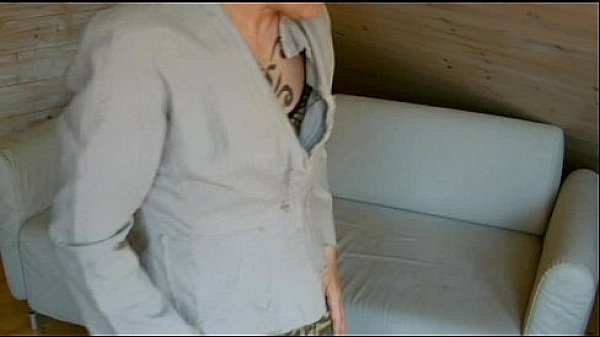 I fuck big dildo and squirt