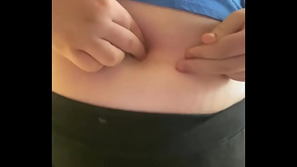 Chub puts dimes in belly button 