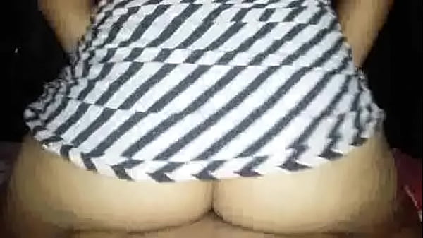 con la faldita sentones