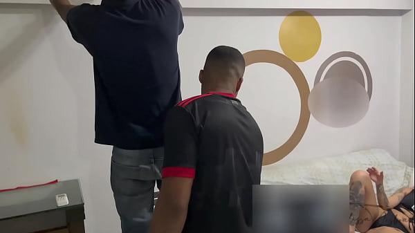 Paguei o conserto do ar-condicionado com muito sexo GANG BANG