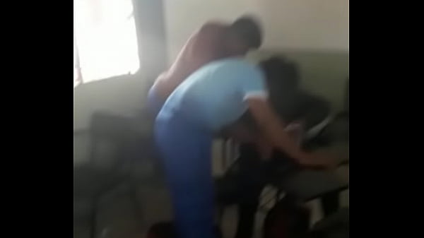 Pi&ntilde;a por el culo