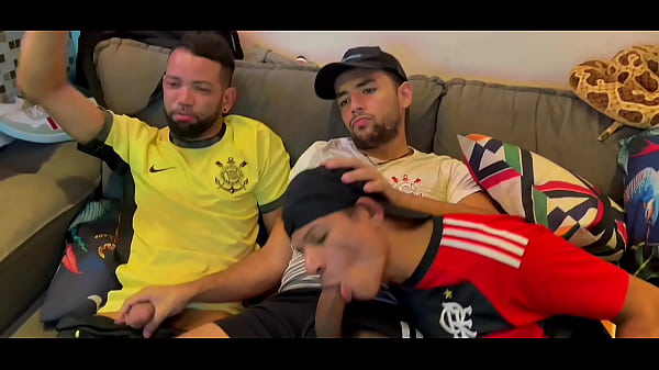 DEPOIS DA PARTIDA NA TV, JOGO DE FUTEBOL TERMINA EM SURUBA