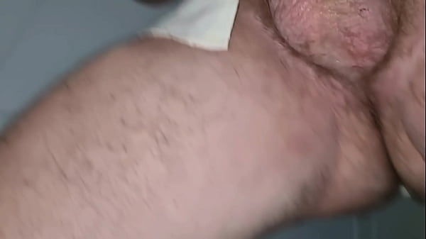 ADORA SBORRARE CON SOLO LA CAMICIA ADDOSSO E IL CAZZO SEMPRE PI&Ugrave; DURO | ITALIANO - RAGAZZO HOT SI SEGA CON UN CAZZO ENORME