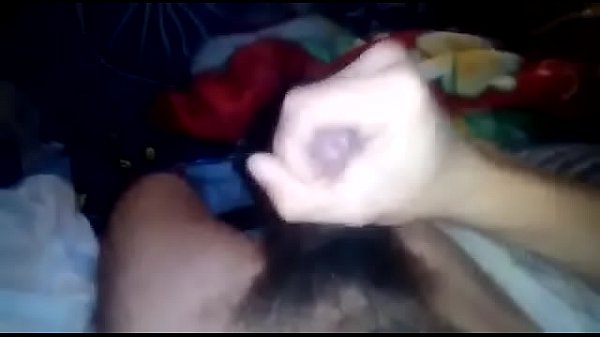 Jovencito enga&ntilde;ado masturbandose  