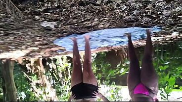 Mulheres brasileiras fazendo exibicionismo no parque p&uacute;blicos  