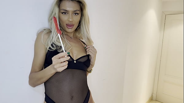 Amater Babe She Feels Lonely And Needs Your PUSH...