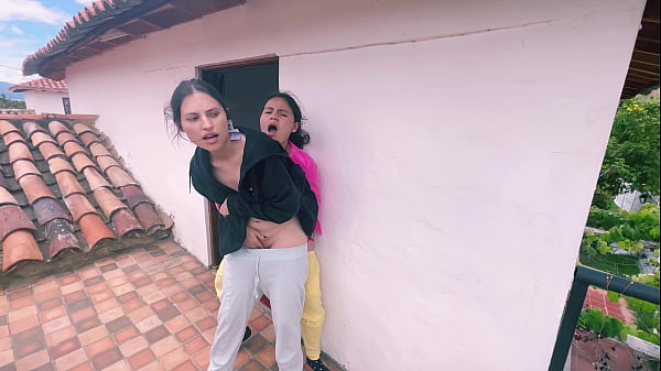 Me follo a mi ex a escondidas de mi novia