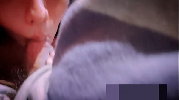 Lesbiana es curiosa y es su primer mamada