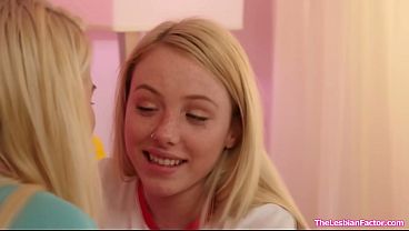 Teen Dixie Lynn and her classmate Nikki Sweet hook up after class,wanna experience lesbian sex.Dixie is using a dildo while getting her pussy licked.