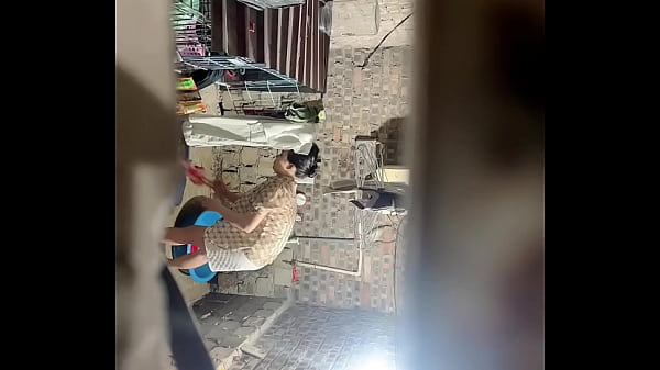 Quay l&eacute;n em vợ đi l&agrave;m về tắm đ&ecirc;m