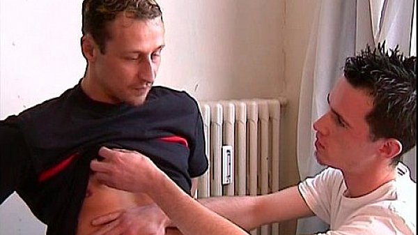 Str8 guy gets sucked by a photographer in spite of him ! 