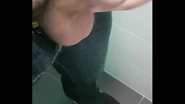 erection toilette public