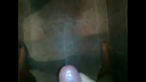 Acabada abundante en la ducha